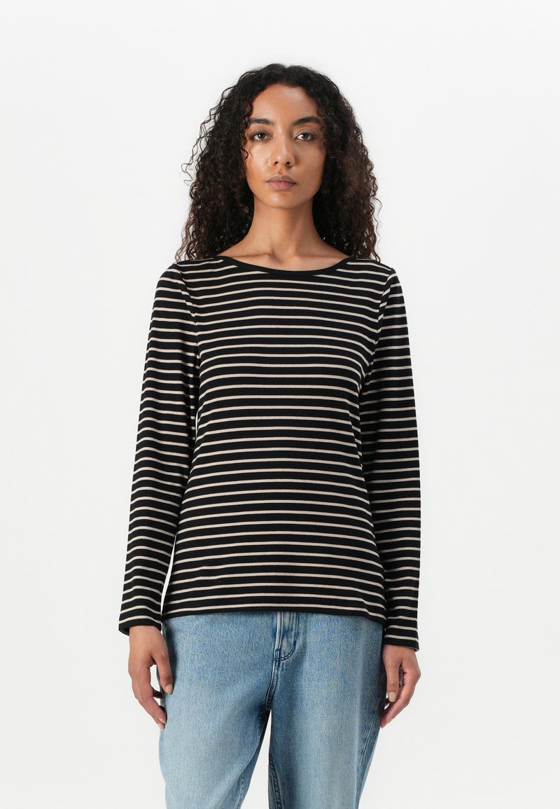 Langermet skjorte i svart og beige horisontale striper. Har en bred rund hals og er laget av et mykt, elastisk stoff.