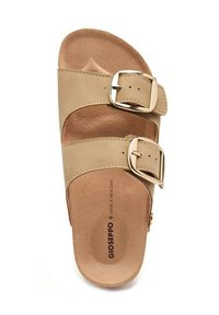 Sandalia deslizante beige con dos correas ajustables, hebillas doradas y una plantilla acolchada. Cuenta con una textura natural y un logo impreso en la suela.