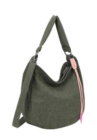 Donkergroene suède schoudertas met brede hengsel, ritsluiting en een roze koordtassel als detail aan één zijde.