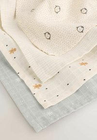 Set di quattro tessuti: grigio chiaro, crema con motivo di pinguini, beige a quadri con dettagli in pan di zenzero e verde chiaro con accenti bianchi.