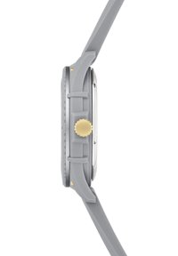 Grau Uhr mit einem Silikonarmband, einem runden Gehäuse und einer goldenen Krone. Sie verfügt über eine strukturierte Lünette und ein klares Glas. Dol!
