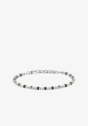 Bracciale con perline alternanti di colore verde scuro e metallo color argento. Chiuso con un piccolo fermaglio e una prolunga a catena.