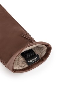 Brauner Lederhandschuh mit sichtbaren Nähten und weicher Wollfütterung, auf dem ein schwarzes Etikett mit "ROECKL MÜNCHEN" zu sehen ist.