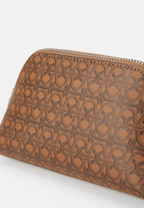 HELGA - Wash bag - cognac4