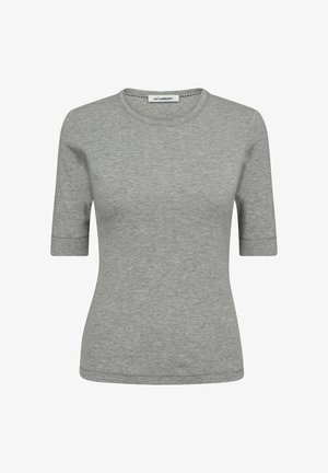 Szürke, rövid ujjú póló, puha pamutkeverékből készült, kerek nyakkivágással és testhezálló fazonnal, minimális varrási részletekkel.