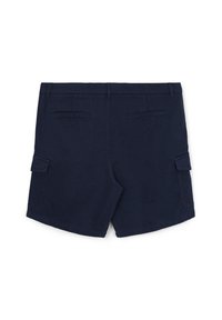 Shorts cargo blu navy realizzati in tessuto testurizzato, dotati di due tasche posteriori e una tasca laterale, con vita e orlo cuciti.