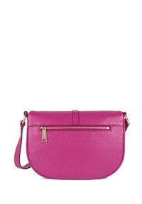 Borsa a tracolla rosa in pelle con forma curva, tasca esterna con zip e tracolla regolabile. Finitura testurizzata con dettagli in metallo dorato.