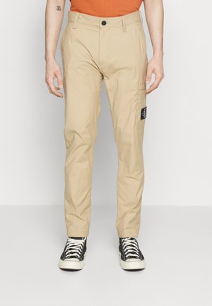Calvin Klein Jeans RIPSTOP TAPER - Pantalones chinos - beige