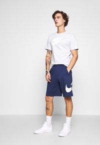 Nike Sportswear SPORTSWEAR CLUB - Treniņtērpa apakšdaļas - midnight navy/white