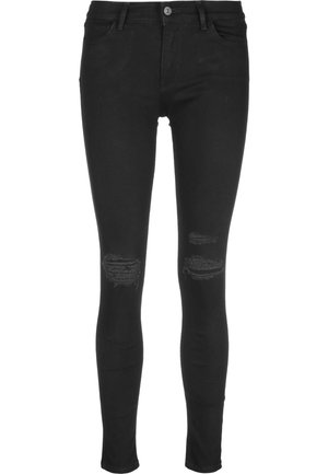 Jeans skinny de mezclilla negra con cintura alta, que presentan roturas desgastadas en las rodillas y bolsillos estándar, confeccionados con una tela elástica para mayor comodidad.