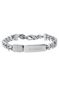 Zilveren metalen armband met een chunky kettingdesign en een rechthoekige sluiting gegraveerd met "DIESEL." Gladde, gepolijste afwerking en slanke textuur.