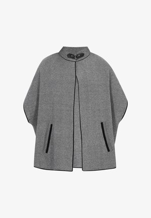 Szürke gyapjú köpeny magas gallérral, fekete díszítéssel és két oldalzsebbel. Gombos záródás található a nyaknál, és laza szabású.