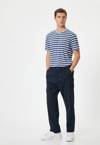 Koton SHORT SLEEVE - T-shirt med print - blue