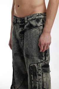 FAVELA BIG POCKET - Brīvi džinsi - black acid washed