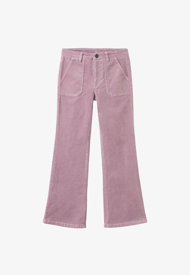 Razširjene kavbojke iz mehke sivke barve, z visokim pasom, dvema sprednjima žepoma in teksturirano tkanino z diskretnimi šivi.