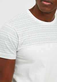 INDICODE JEANS IDROSTO - Printtipaita - off-white
