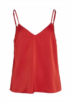 Rød satin camisole med tynde justerbare stropper, en V-udskæring og en glat, skinnende tekstur. Enkelt design uden dekorationer.