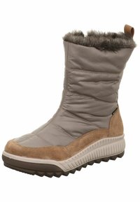 Botas aislantes en marrón y gris con un suave puño de piel de peluche, acentos de ante, suela de goma texturizada y parte superior acolchada para mayor calidez.