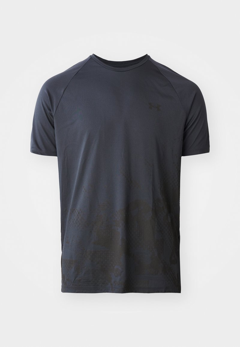 T-shirt de sport gris foncé, à manches courtes, texture lisse, avec un motif subtil et le logo de la marque centré sur le haut de la poitrine.