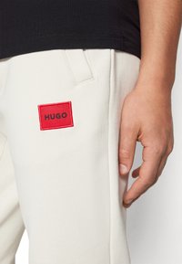 HUGO DOAK - Tracksuit bottoms - open white