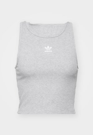 Grijze, mouwloze crop top gemaakt van een zachte stof, met een ronde halslijn en een klein wit Adidas-logo op de borst.