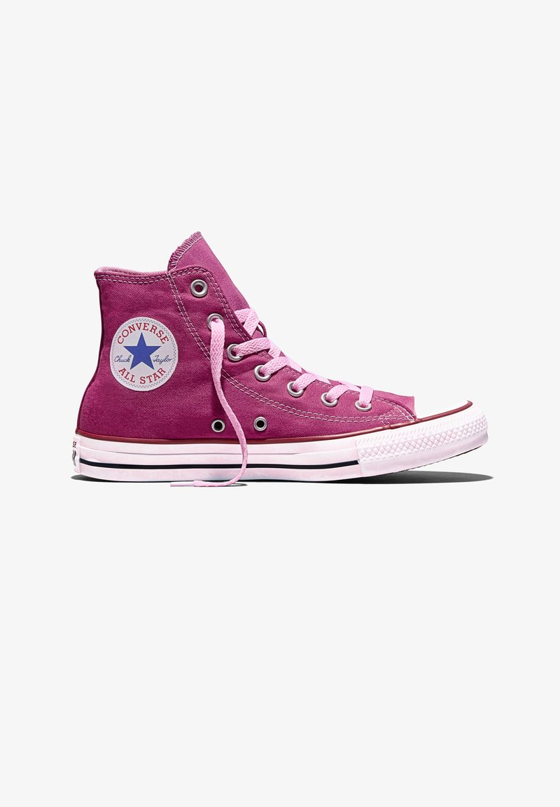 Baskets montantes Converse Chuck Taylor All Star magenta avec semelle en caoutchouc blanche et embout, lacets roses et logo de la marque visible à la cheville.