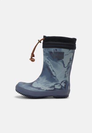 Gummistiefel in Kindergröße mit blau-grau marmoriertem Muster, schwarzem Stoffbund und braunem, verstellbarem Kordelzug.