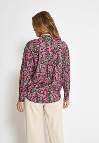 Desires OTHILDE - Blusa - lush meadow green stripe