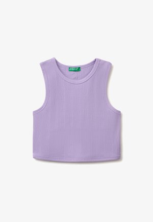 Bezrekawnik liliowy, prążkowany, krótki top z okrągłym dekoltem i zieloną metką "United Colors of Benetton" wewnątrz kołnierza.