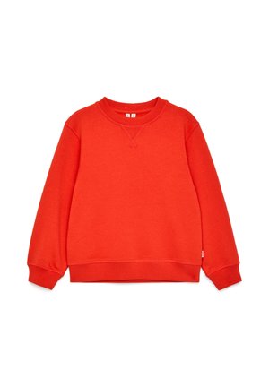 Sweat-shirt rouge à manches longues avec col rond et bords-côtes aux poignets, à l'ourlet et au col, présenté sur fond blanc.