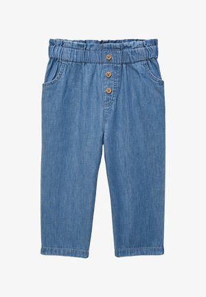 Pantalon en denim bleu clair pour tout-petit avec ceinture élastique, trois boutons en bois sur le devant, et poches latérales.