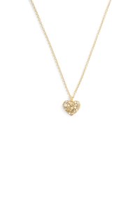 Collier en pendentif en forme de cœur en or, présentant une surface texturée avec de petites strass clairs disposés en motif floral sur un côté.