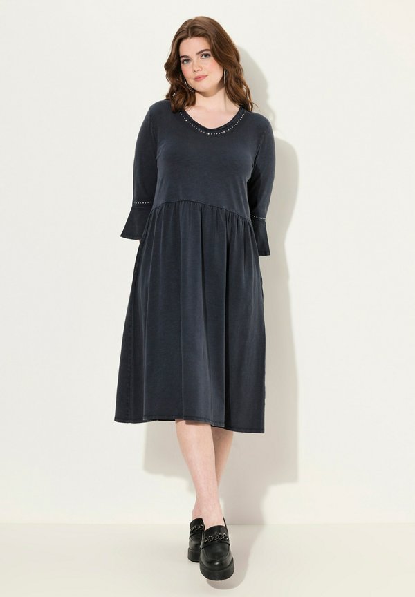 RHINESTONE DETAIL 3/4 SLEEVE - Jerseykleid