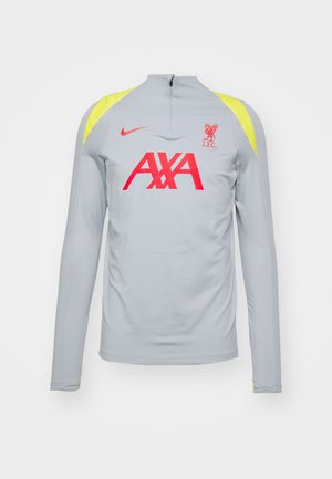 T-shirt de sport à manches longues en gris clair, avec des accents jaunes sur les épaules, un logo Nike rouge et un "AXA" rouge avec le blason de Liverpool.