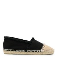 Espadrilla nera in tela con punta beige, caratterizzata da bordi sfilacciati, suola naturale in juta intrecciata e design piatto.