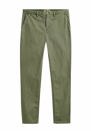 Pantaloni chino dritti color verde oliva con tasche laterali, passanti per cintura e chiusura con bottone in vita, distesi su sfondo bianco.