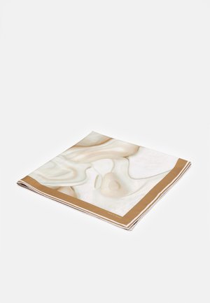 Foulard en soie beige clair et crème, plié à plat avec un motif abstrait marbré, bordé d'un liseré marron uni, étiqueté "Tiger of Sweden".