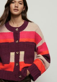 Next POCKET - Vesta na kopčanje - red berry