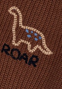 Rudas megztas audinys su kreminiu dinozauru raštu, kuriame yra mėlyni taškeliai, o apačioje išsiuvinėta juoda žodis "ROAR".