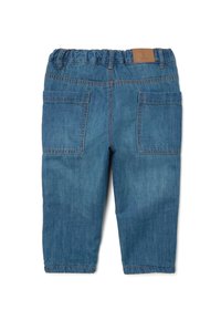 Pantaloni in denim di blu medio con vita elasticizzata, due tasche posteriori e cuciture a contrasto. Texture liscia con un taglio casual.