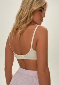 ESOTIQ BLOOVII  mleczny