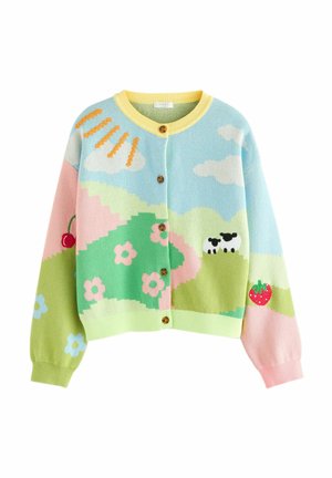 Pastellfarbener Cardigan mit Landschaftsmuster, das Bäume, Blumen, eine Kuh und Erdbeeren zeigt; aus weichem Strickmaterial mit Knöpfen gefertigt.