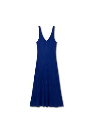 Blauwe mouwloze jurk met een diepe V-hals, voorzien van een gestructureerd ribdesign en een A-lijn silhouet dat naar de zoom vloeit.