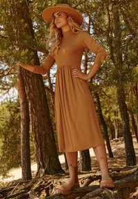 Makadamia DRESS WITH A STAND-UP COLLAR - Sukienka letnia