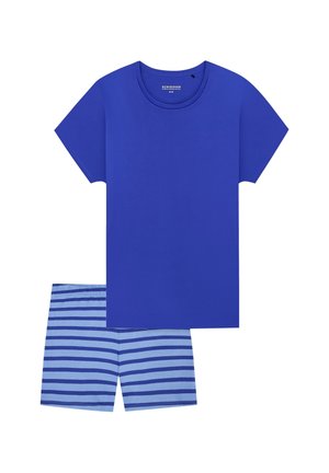 Blauw katoenen T-shirt met een ronde hals en korte mouwen, gecombineerd met blauw en lichtblauw gestreepte korte broek. Eenvoudig, casual ontwerp.