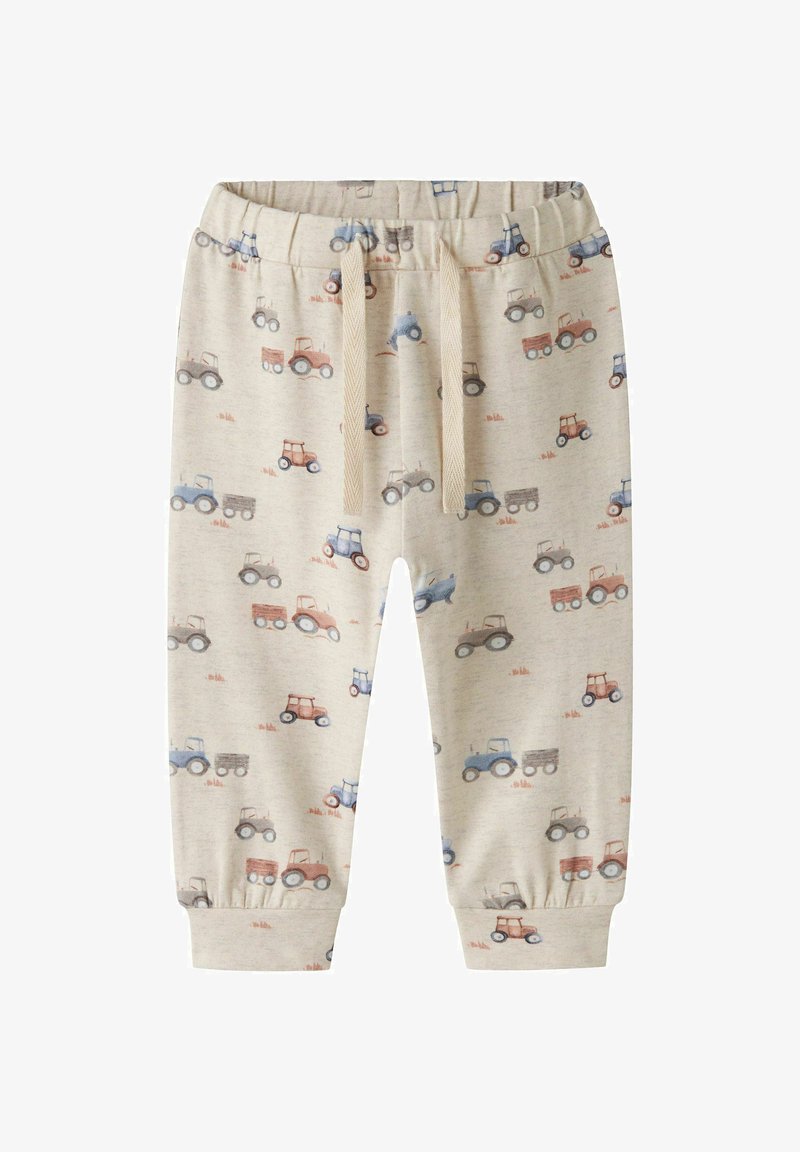 Μπεζ παντελόνια για μικρά παιδιά με ελαστική μέση και μανσέτες, με σχέδιο μικρών μπλε, κόκκινων και γκρι τρακτέρ που σέρνουν τρέιλερ.
