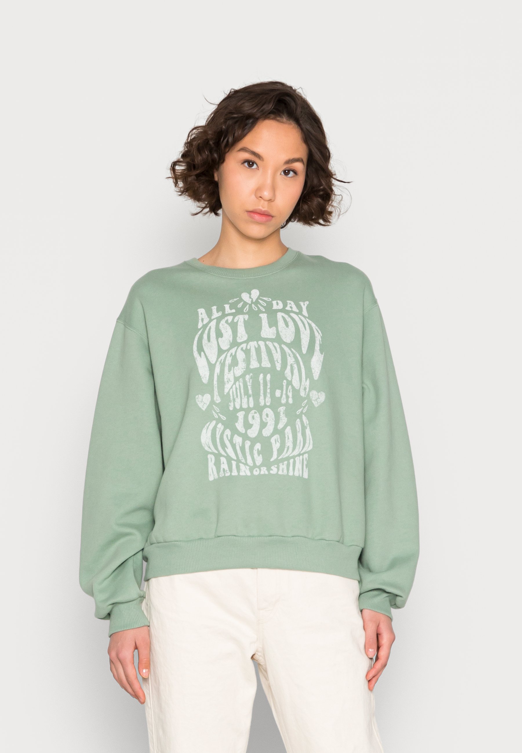 Sudadera con capucha y cuadrado con logo en verde de Hollister - GLAMI.es