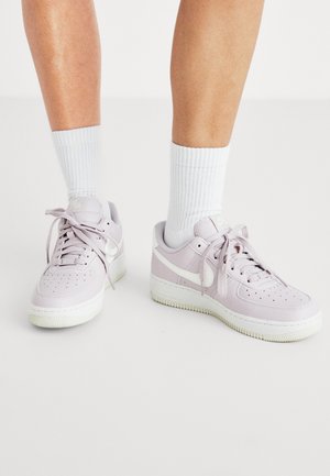 Nike Sportswear AIR FORCE 1 07 NEXT NATURE - Joggesko - platinum violet/sail/coconut milk/volt/black