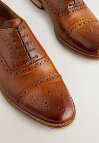 Next OXFORD TOECAP  - Klassiset nauhakengät - tan brown