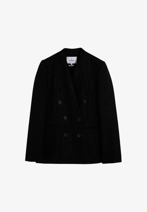 Blazer negro de corte cruzado que presenta un patrón texturizado de rayas finas y un brillo sutil. Tiene solapas de muesca y dos bolsillos frontales.